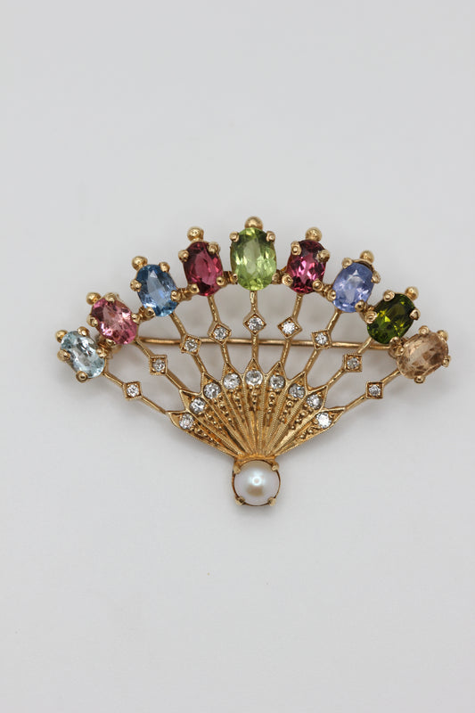 Fan brooch