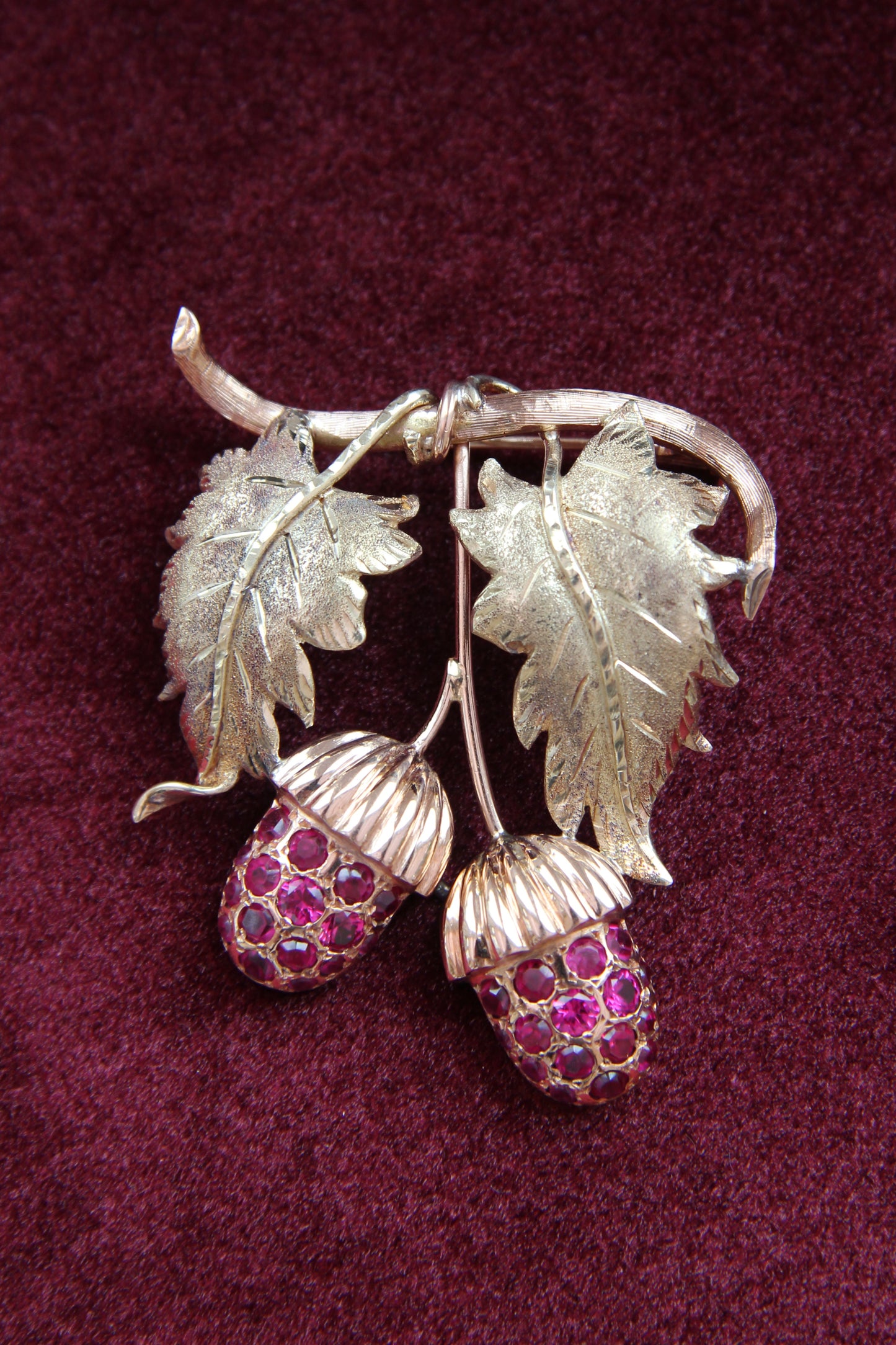 Gold and synthetic ruby brooch