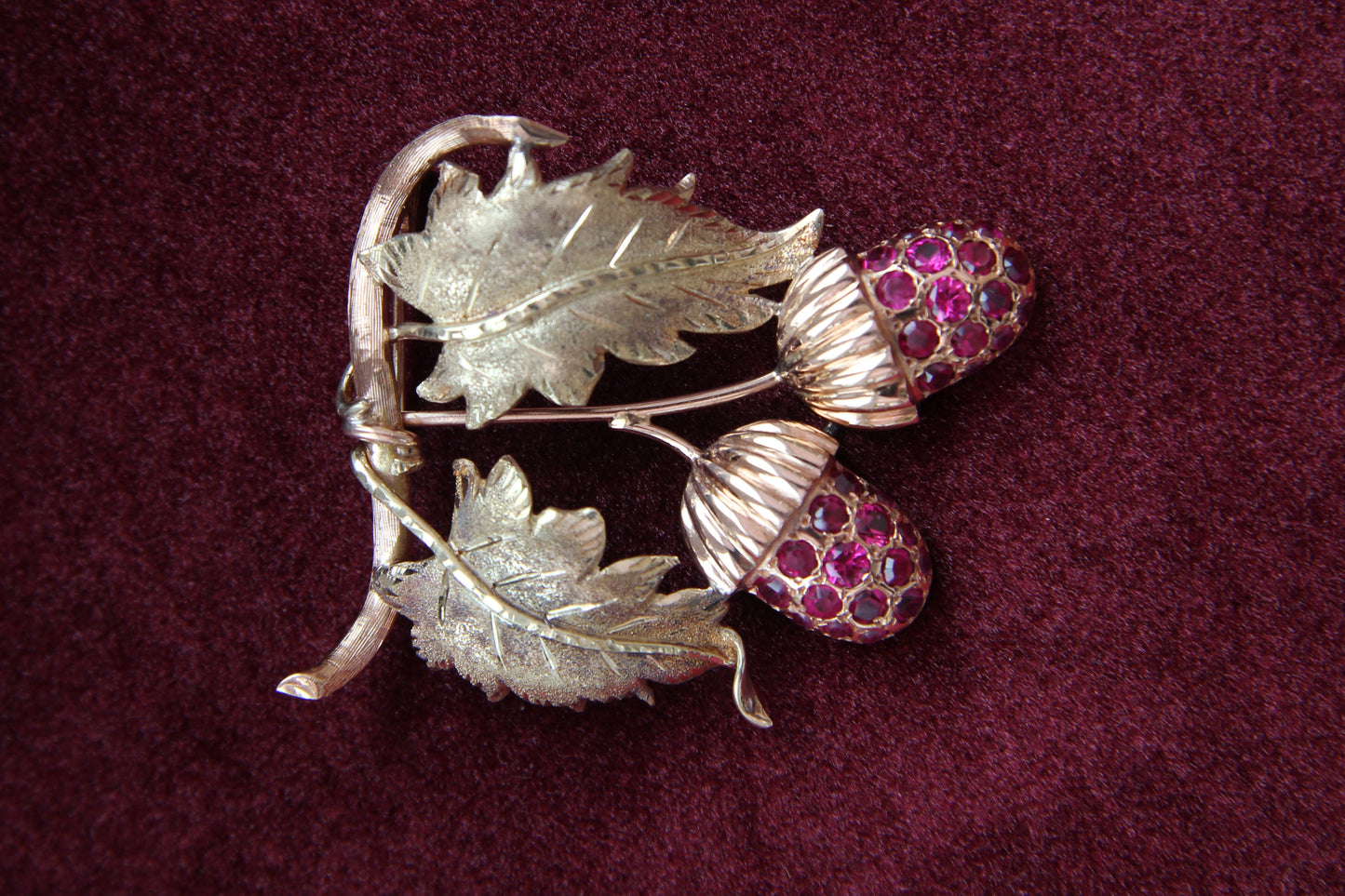 Gold and synthetic ruby brooch