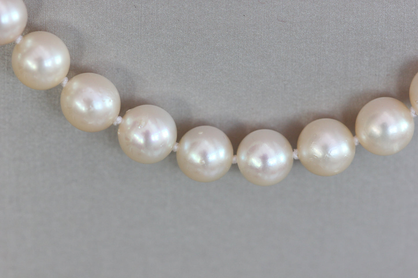 Pearl necklace with diamond flower clasp