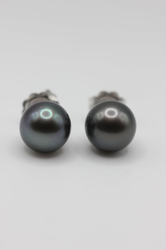Black pearl earrings