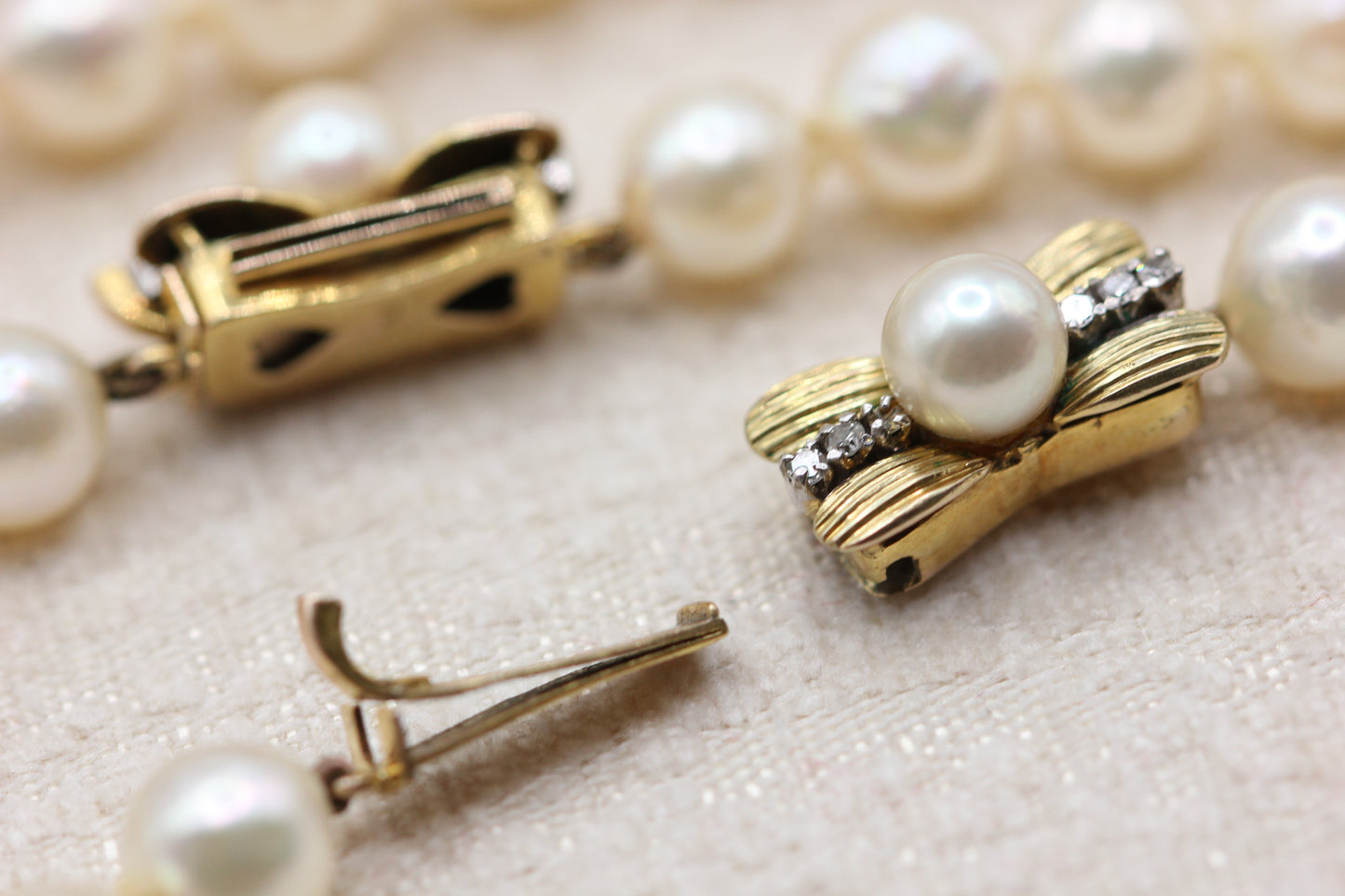 Pearl chocker and sautoir in one