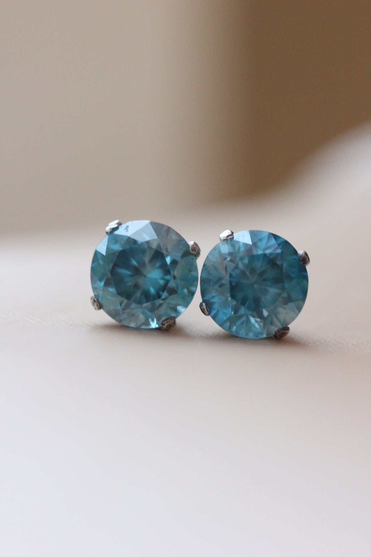 Zircon stud earrings