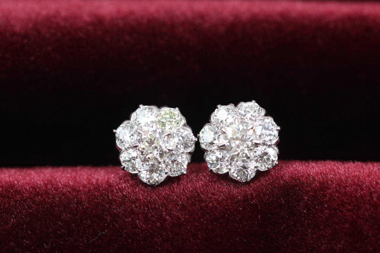 Diamond clusters earrings