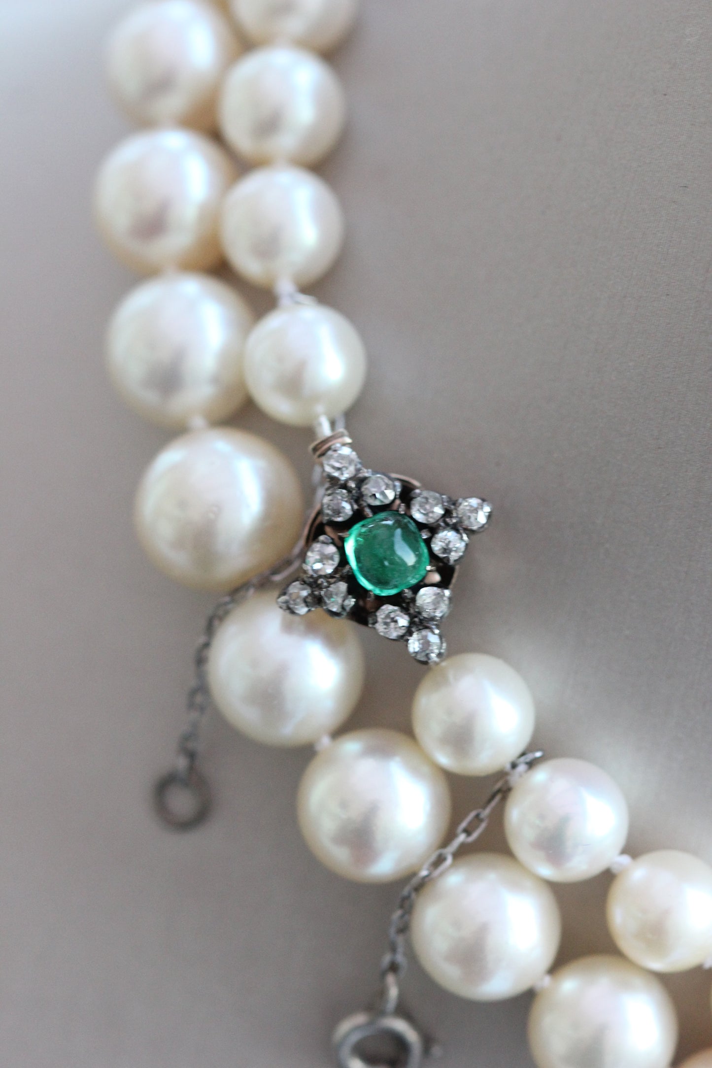 Akoya sautoir with emerald clasp
