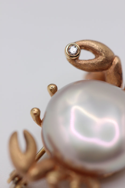 Crab brooch