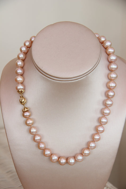 Pink pearls necklace