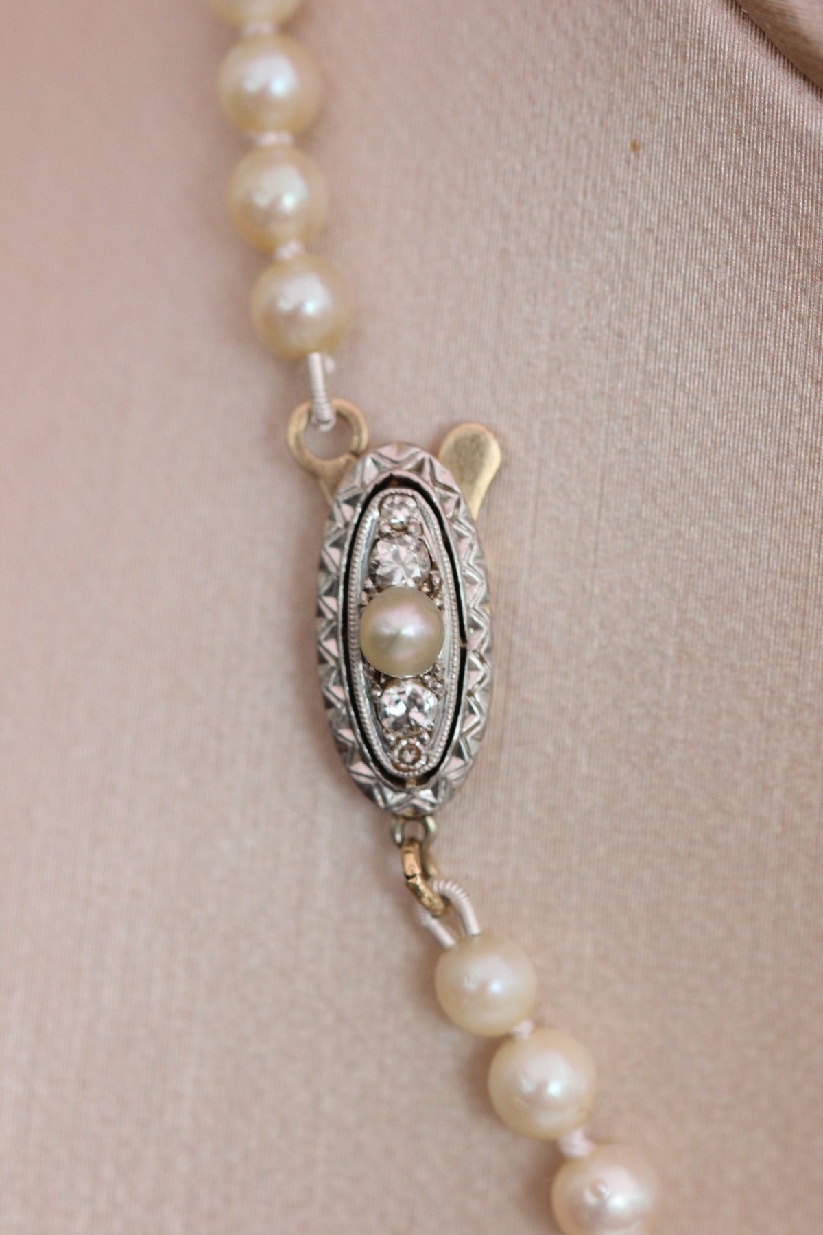 Pearl choker