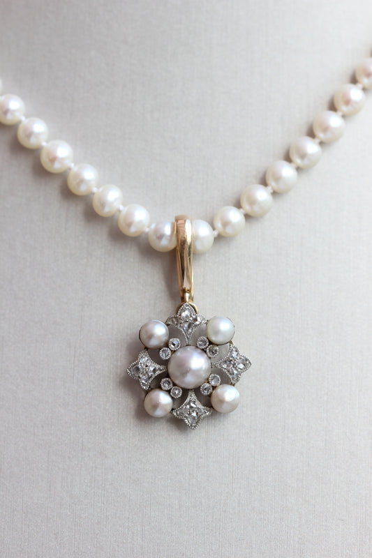 Natural pearl pendant