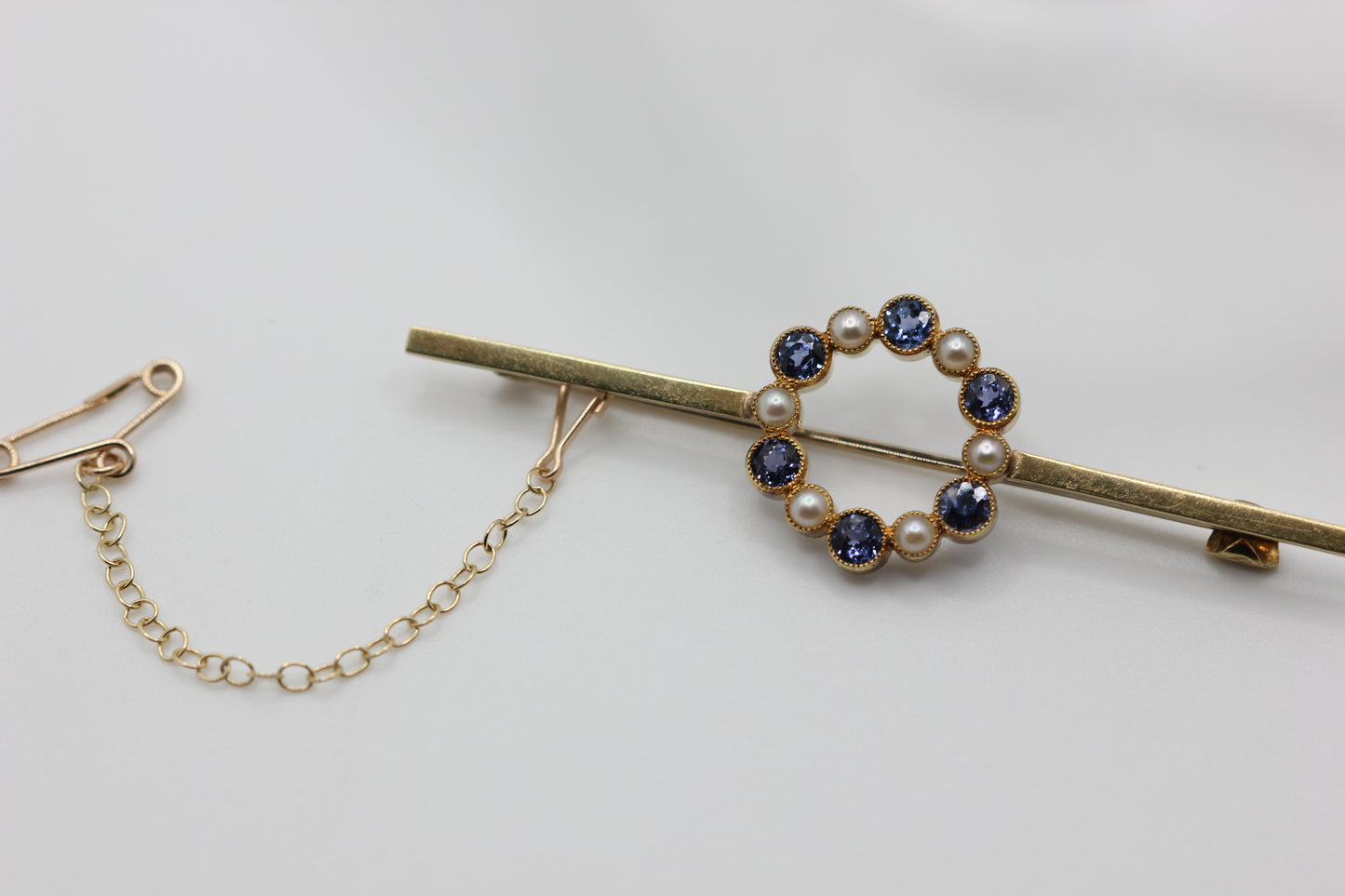 Bar sapphire brooch