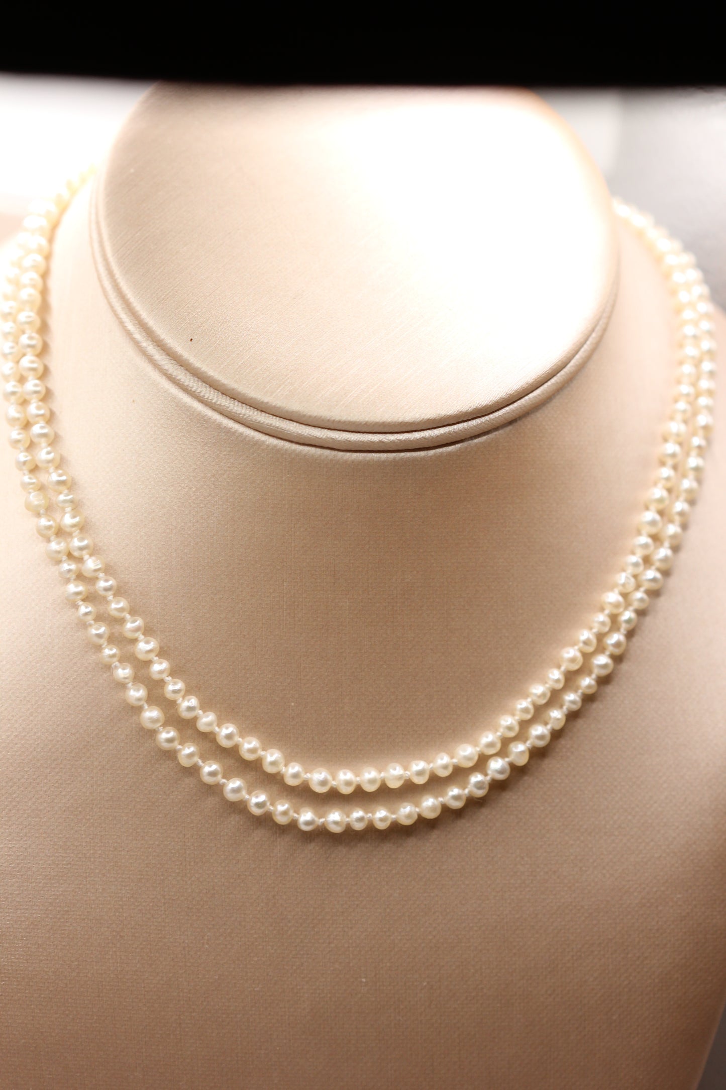 Natural salt water pearl chocker
