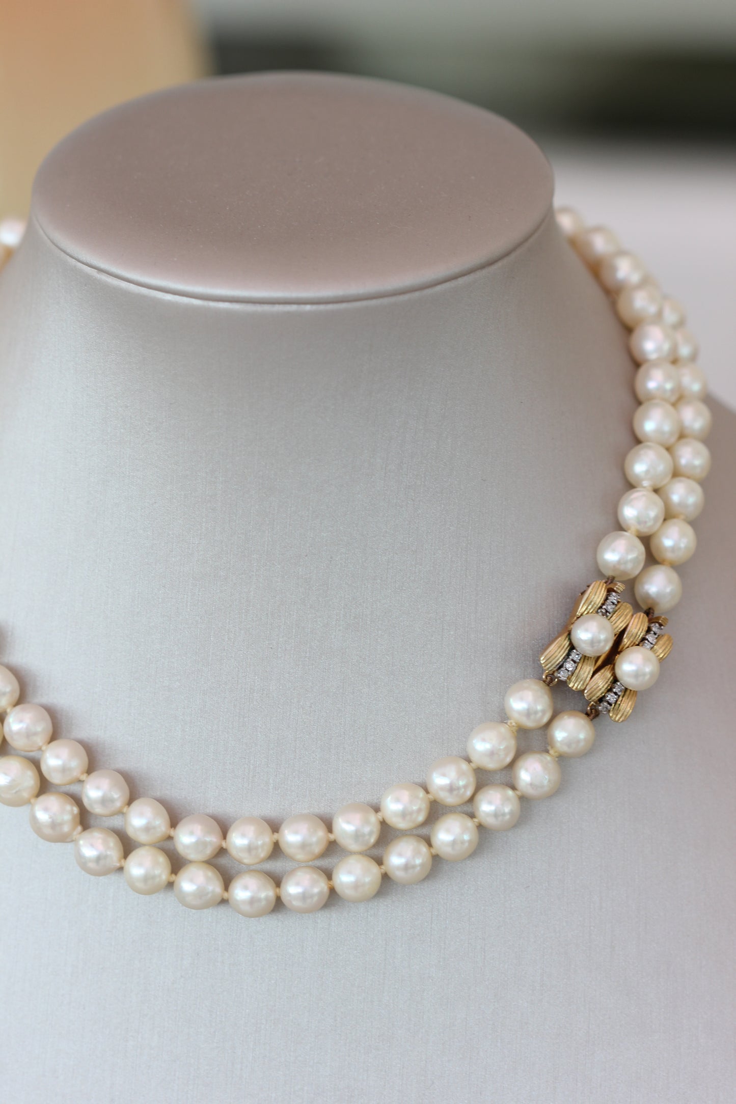 Pearl chocker and sautoir in one