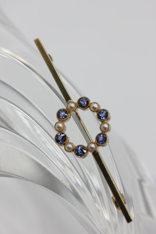Bar sapphire brooch