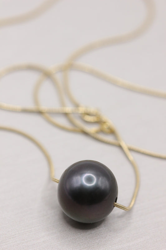 Black pearl necklace