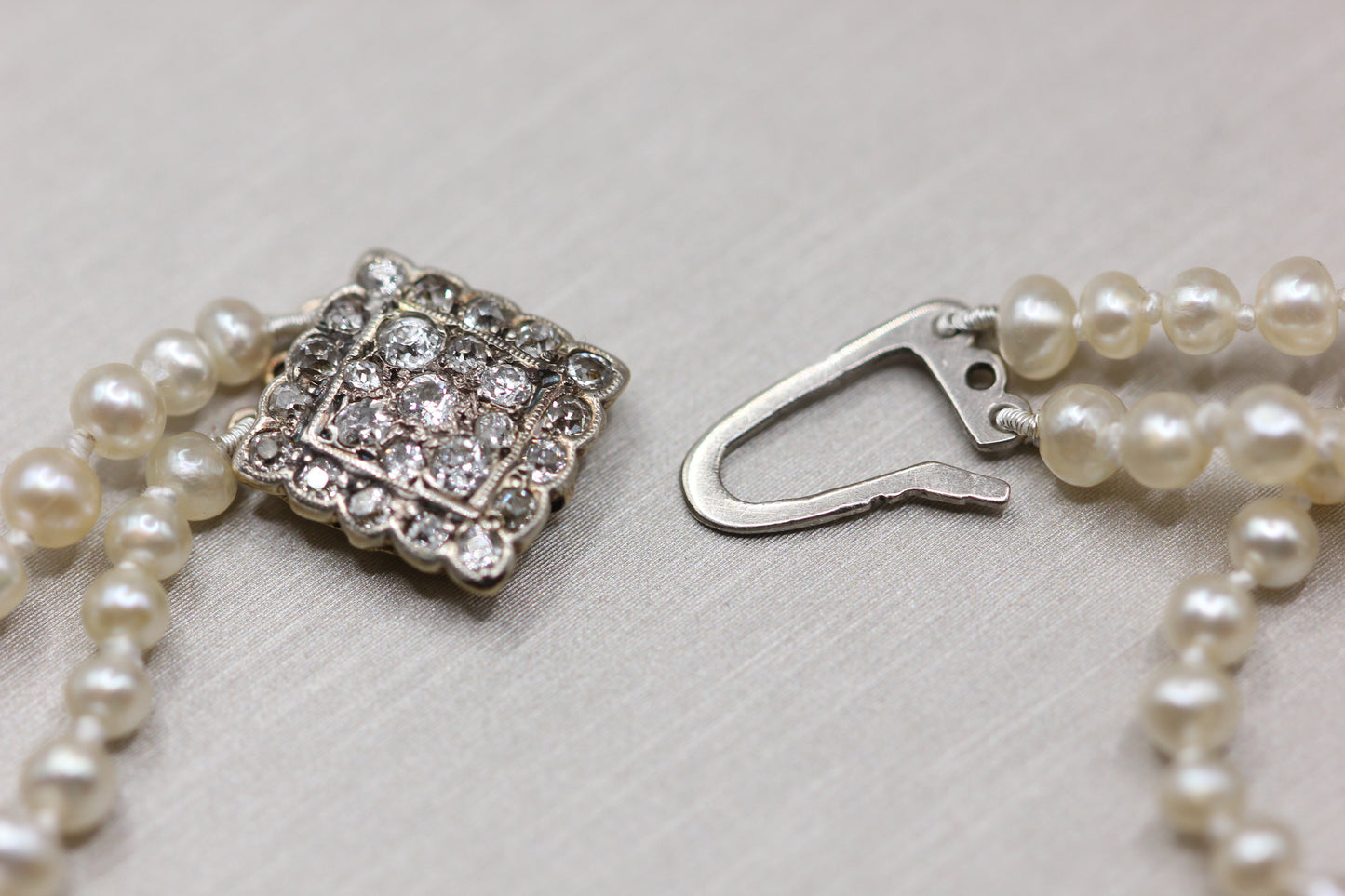 Natural salt water pearl chocker