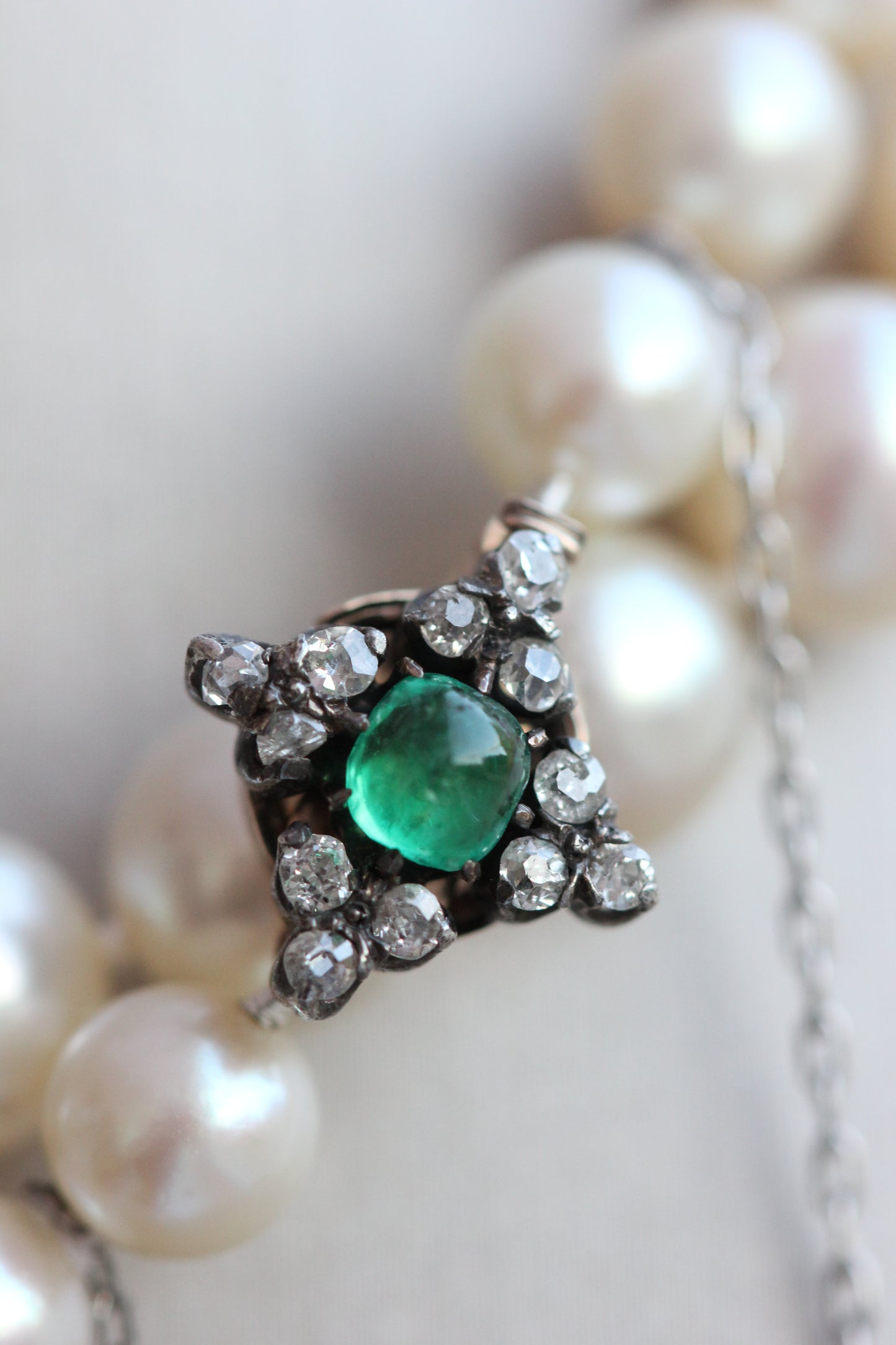 Akoya sautoir with emerald clasp