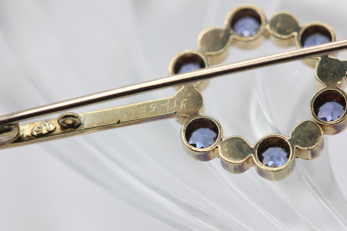 Bar sapphire brooch