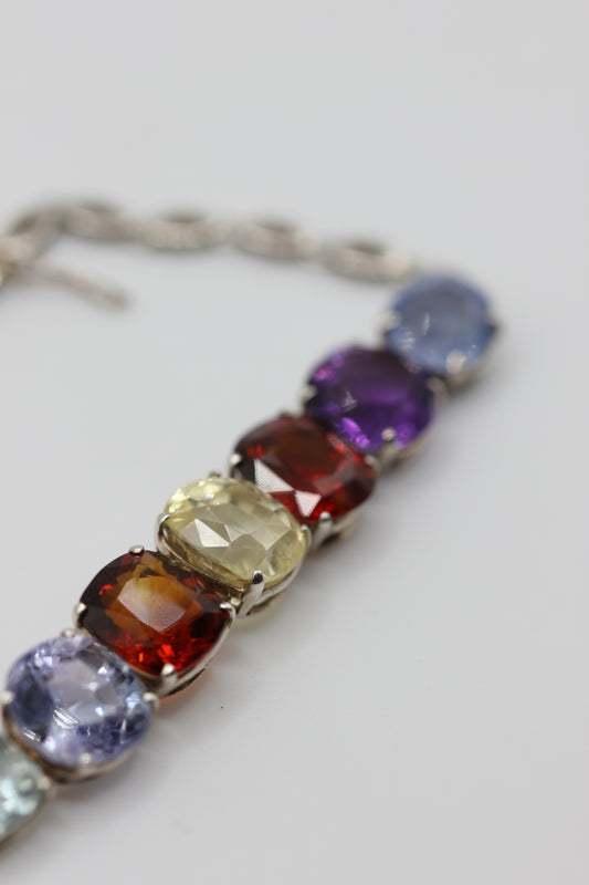 Multi-gem bracelet