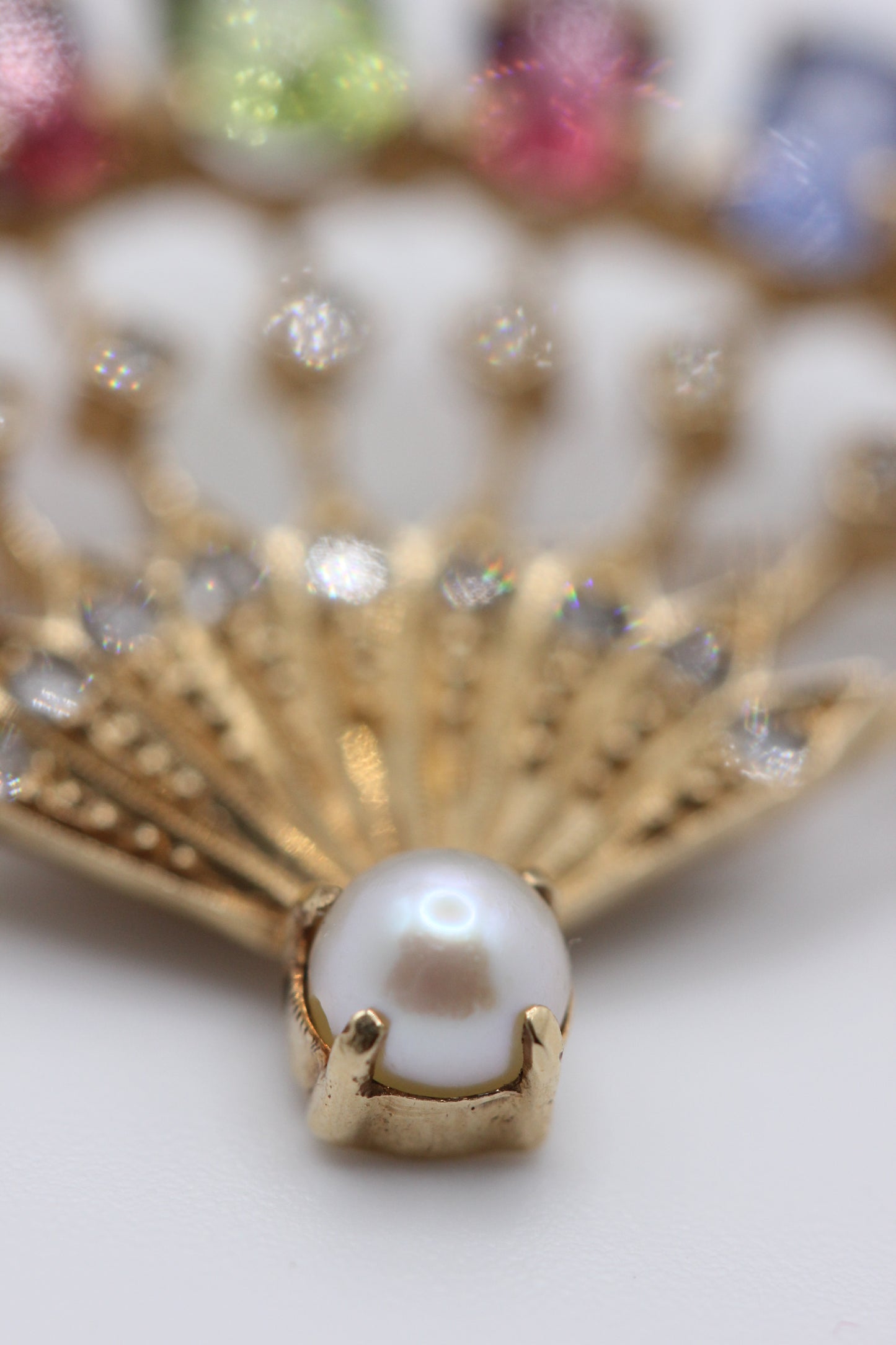 Fan brooch