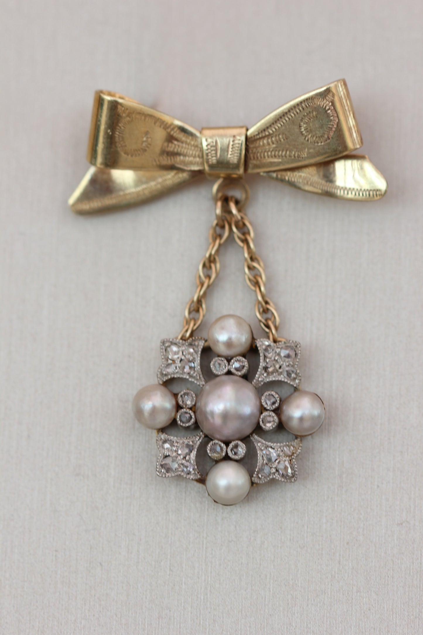 Natural pearl pendant