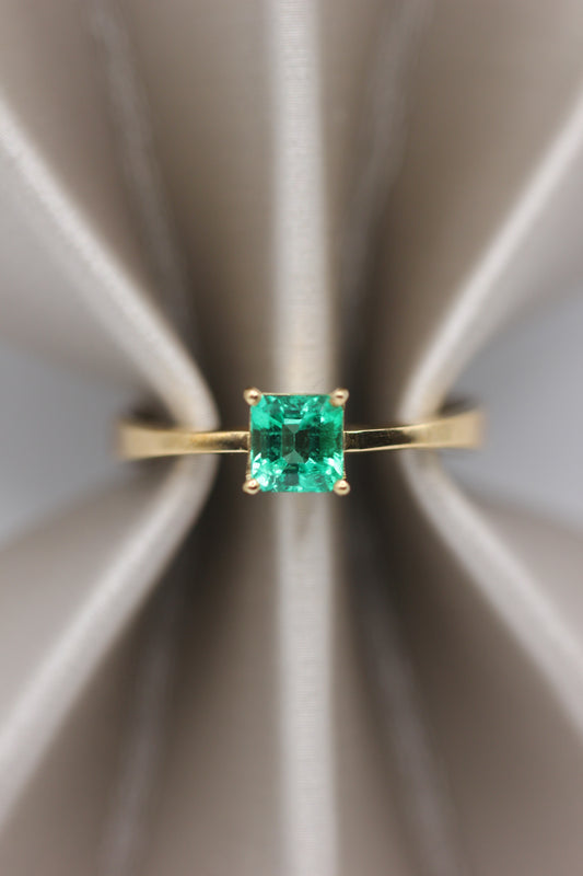 Colombian emerald ring