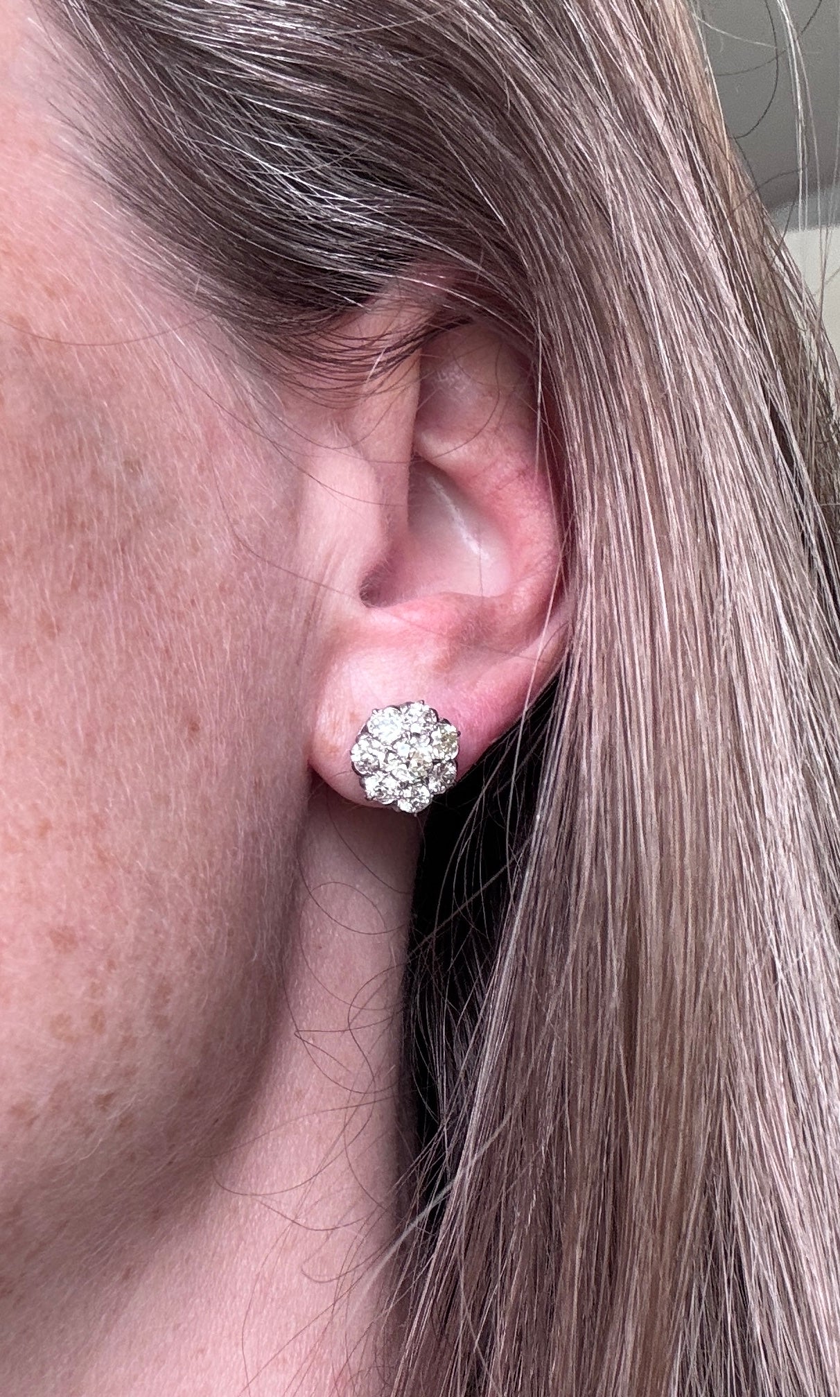 Diamond clusters earrings