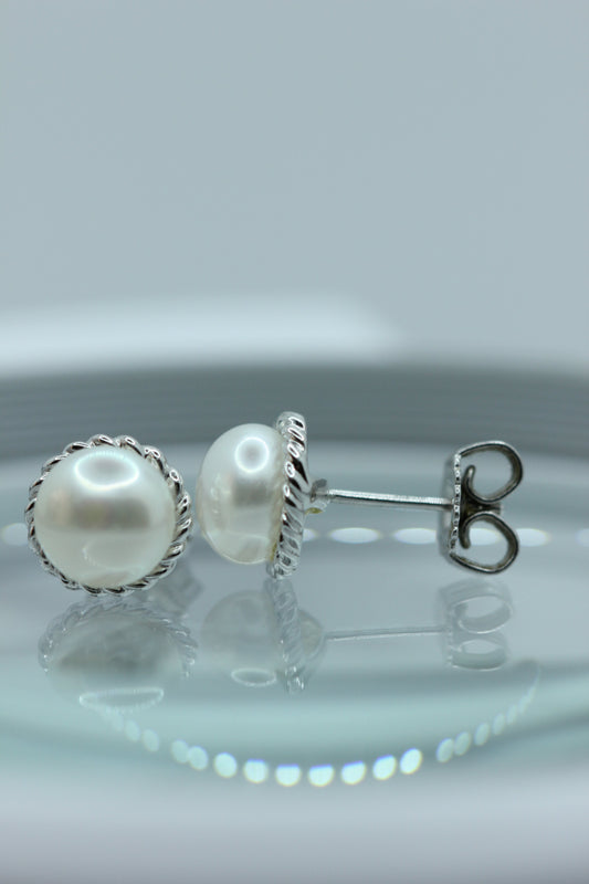 Pearl and white gold studs